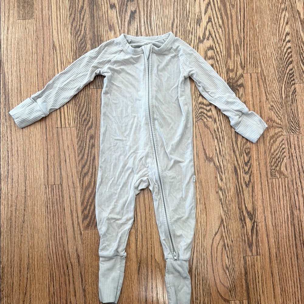 Little Sleepies Dove Ribbed Solid Zippy 6-9 month EUC